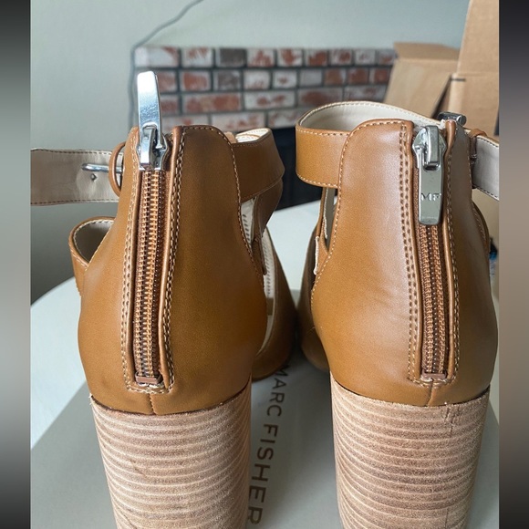 Heels - Picture 4 of 4